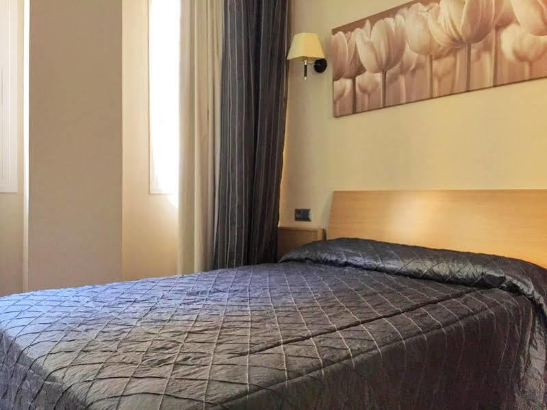Dream Suites And Apartments Almeria Centro Екстериор снимка