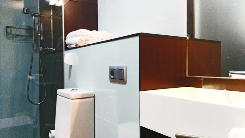 Dream Suites And Apartments Almeria Centro Екстериор снимка