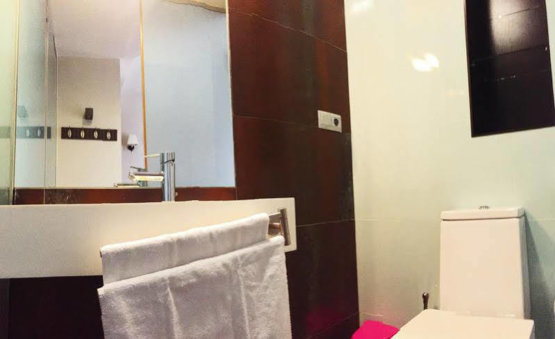 Dream Suites And Apartments Almeria Centro Екстериор снимка