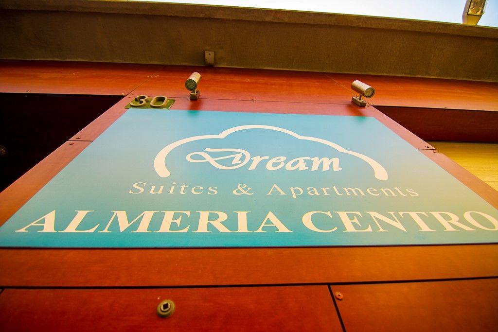 Dream Suites And Apartments Almeria Centro Екстериор снимка
