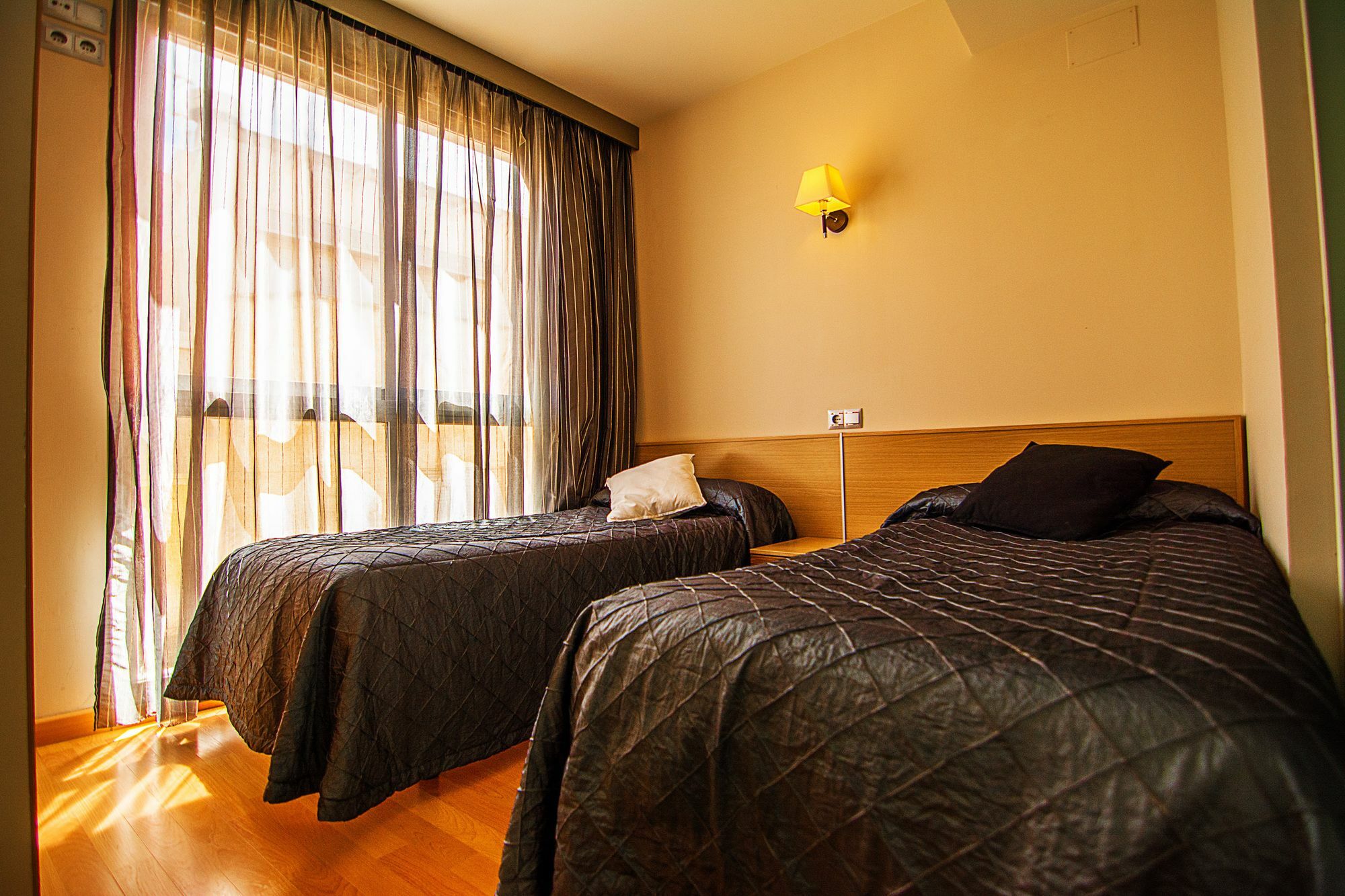 Dream Suites And Apartments Almeria Centro Екстериор снимка
