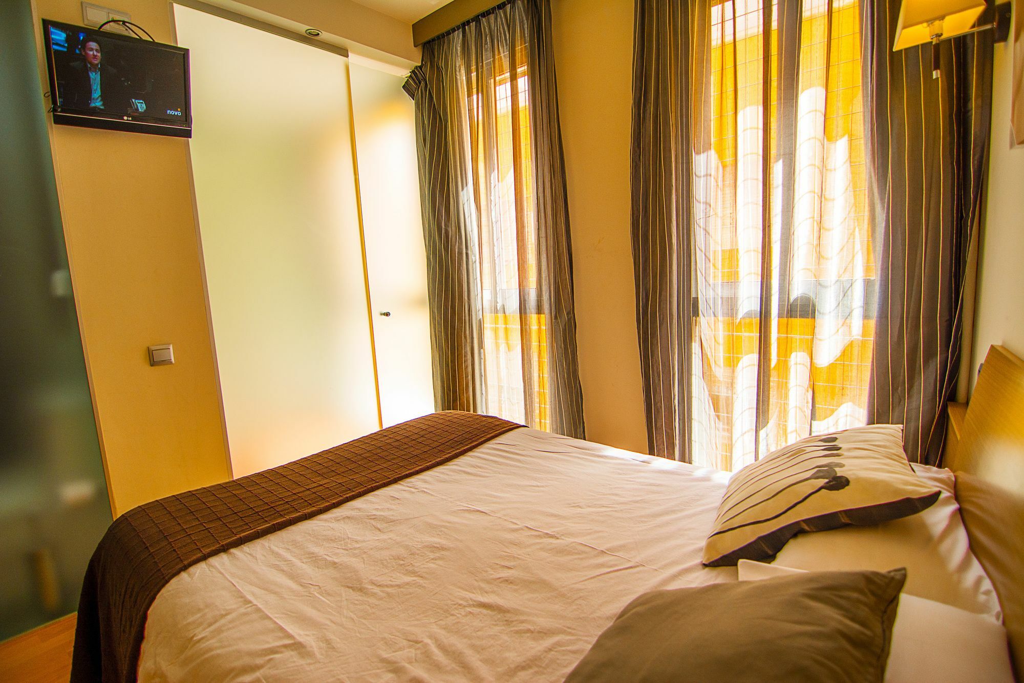 Dream Suites And Apartments Almeria Centro Екстериор снимка